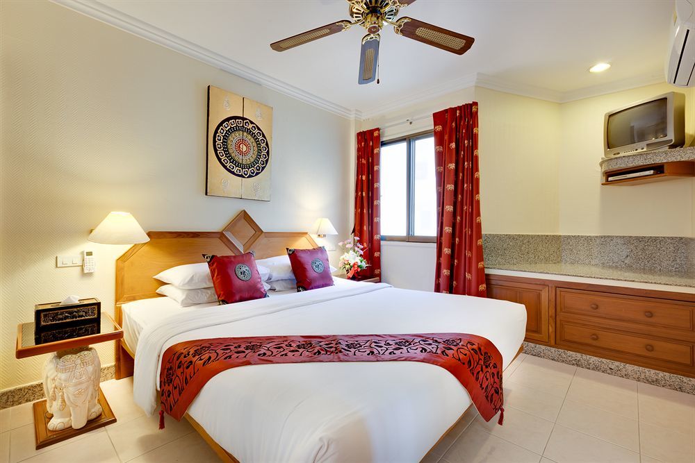 The Ambiance Hotel Pattaya Exterior photo
